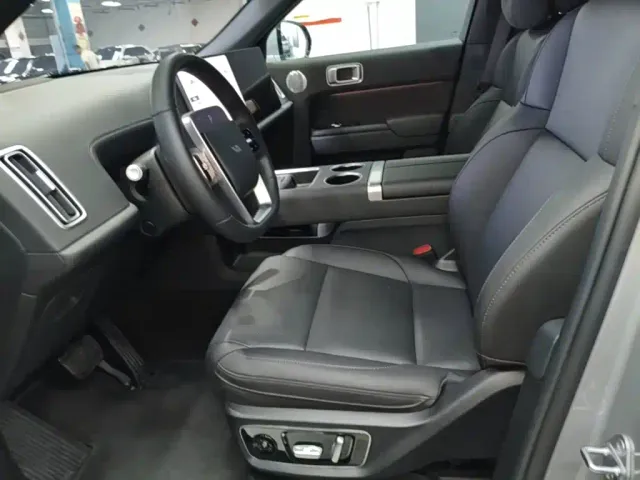 Li Auto L7 — Фото автомобиля 10