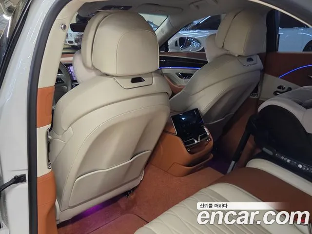 Bentley Flying Spur — Фото автомобиля 17