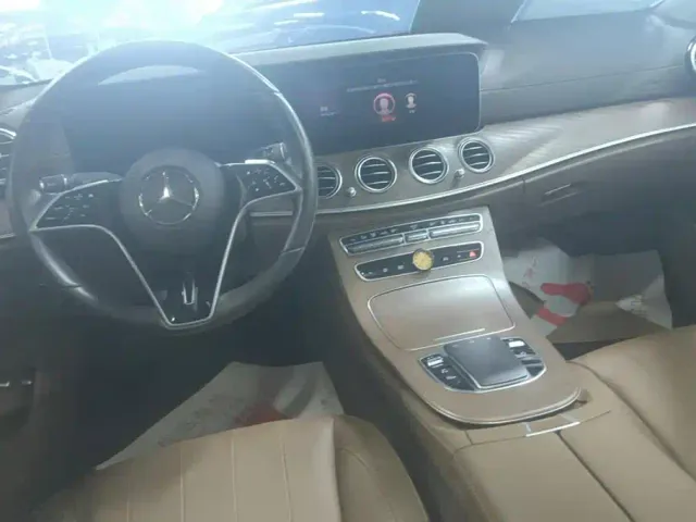Mercedes-Benz E-Class — Фото автомобиля 11