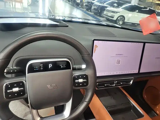 Li Auto L8 — Фото автомобиля 10