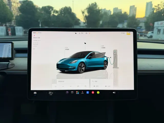 Tesla Model 3 — Фото автомобиля 10