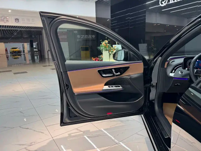Mercedes-Benz E-Class — Фото автомобиля 9