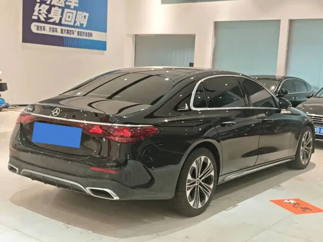 Mercedes-Benz E-Class — Фото автомобиля 3
