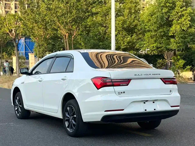 BYD Qin — Фото автомобиля 4