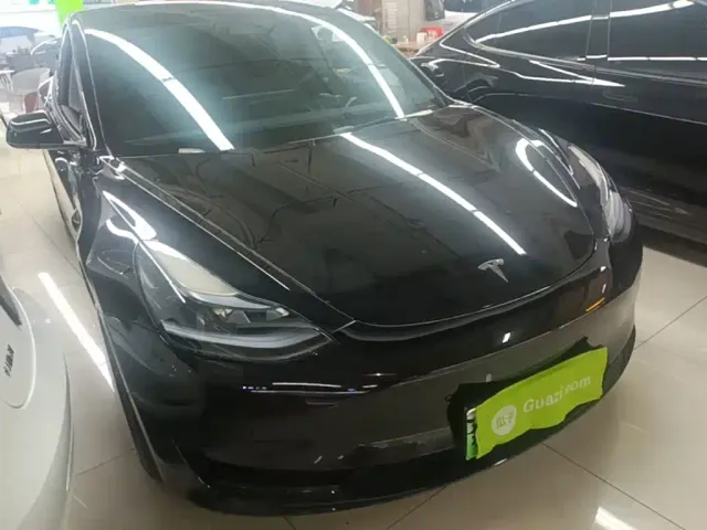 Tesla Model 3 — Фото автомобиля 3
