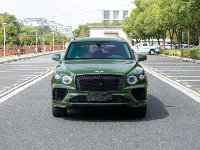 Bentley Bentayga — Фото автомобиля 2