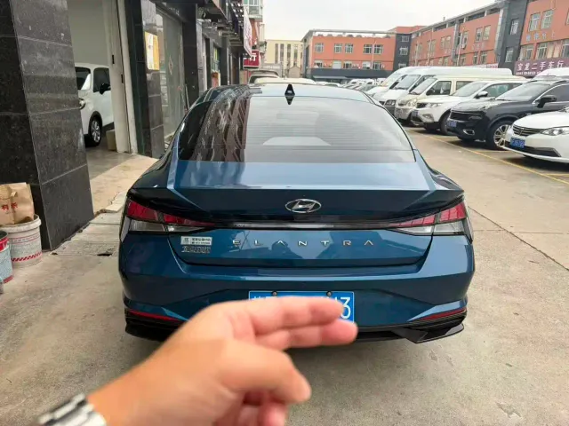 Hyundai Elantra — Фото автомобиля 5