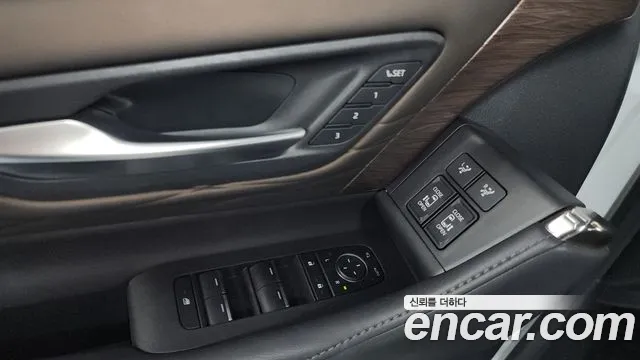 Toyota Alphard — Фото автомобиля 24