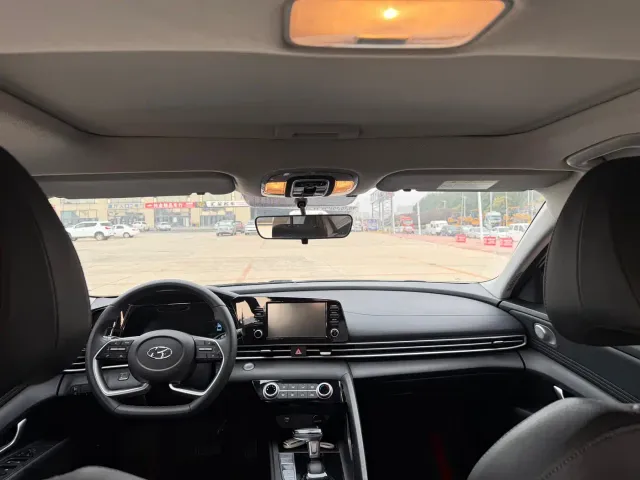 Hyundai Elantra — Фото автомобиля 9