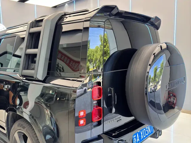 Land Rover Defender — Фото автомобиля 7