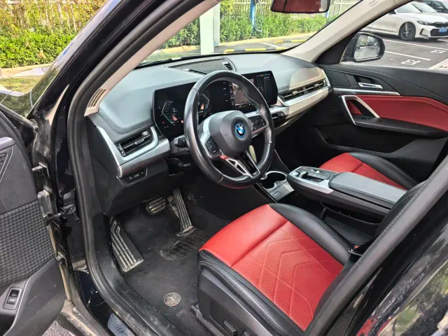 BMW iX1 — Фото автомобиля 13