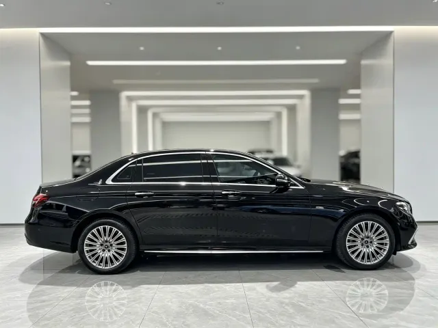 Mercedes-Benz E-Class — Фото автомобиля 12