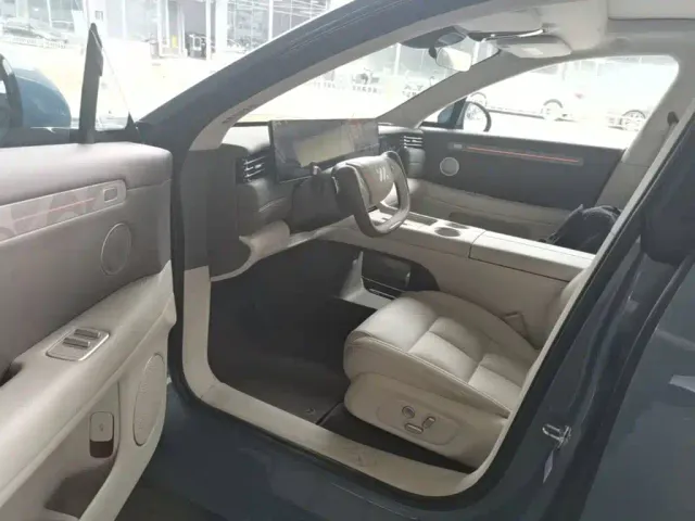 IM Motors LS6 — Фото автомобиля 15