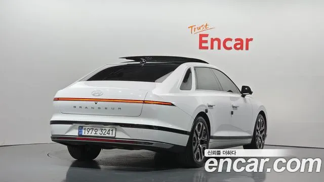 Hyundai Grandeur GN7 — Фото автомобиля 2