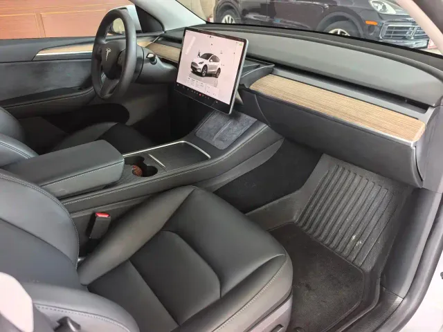 Tesla Model Y — Фото автомобиля 5