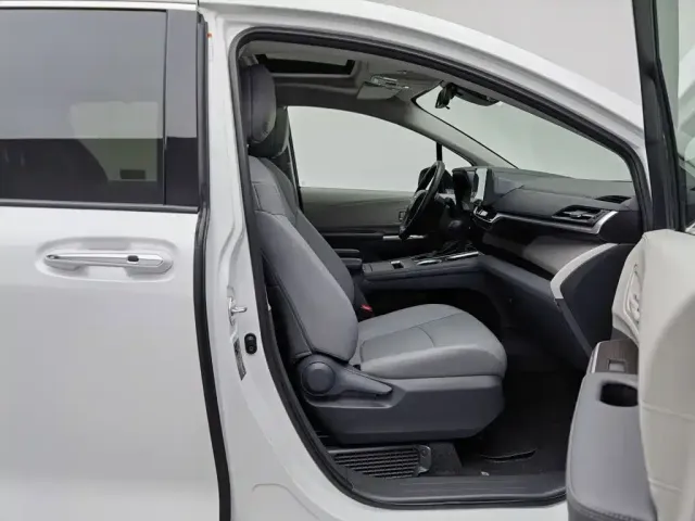 Toyota Granvia 2024 2.5L Hybrid Comfort — Фото автомобиля 23