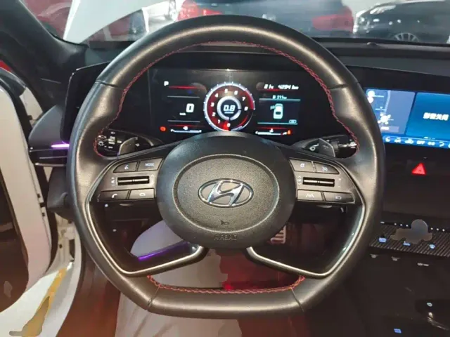 Hyundai Elantra — Фото автомобиля 10