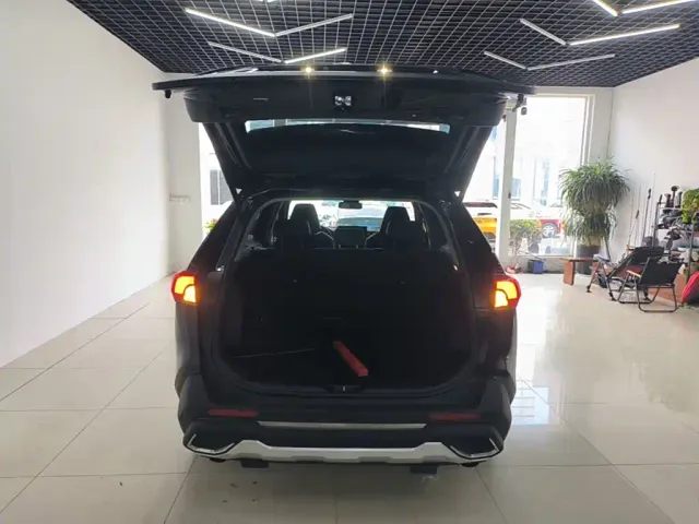 Toyota RAV4 — Фото автомобиля 18