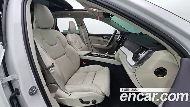 Вольво XC60 — Фото автомобиля 21