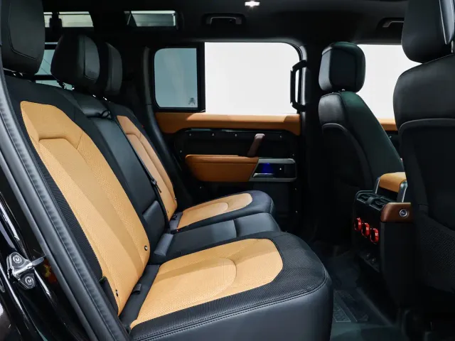 Land Rover Defender — Фото автомобиля 11