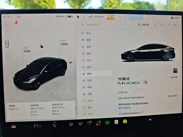 Tesla Model 3 — Фото автомобиля 16