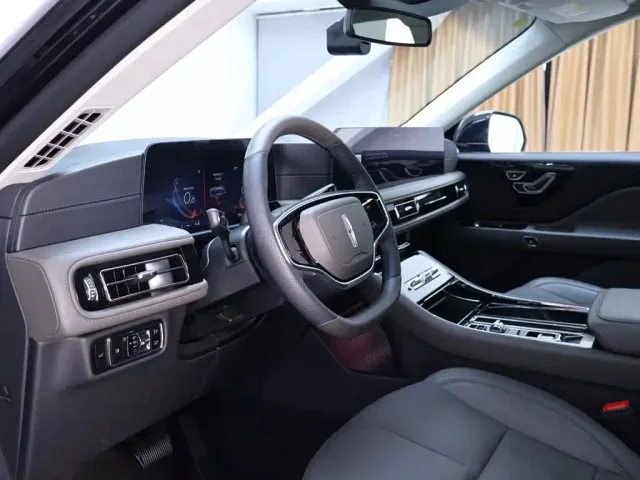 Lincoln Aviator — Фото автомобиля 11