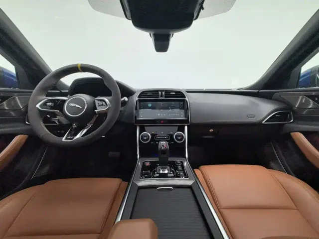 Jaguar XEL — Фото автомобиля 5
