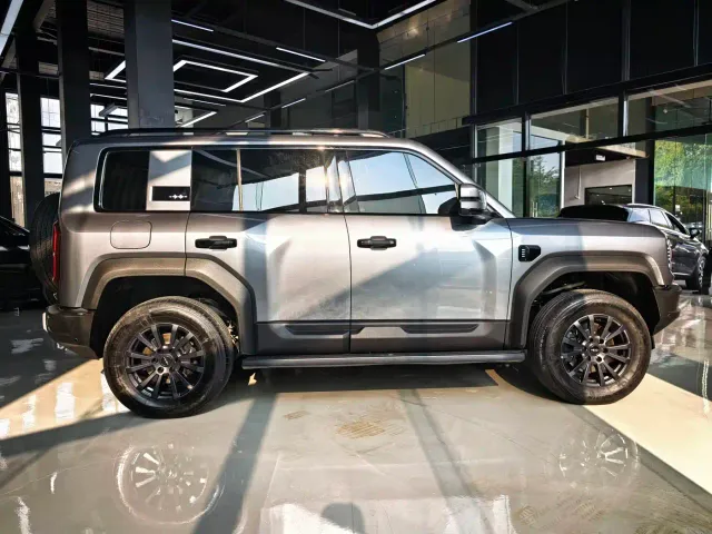 BYD FangChengBao Leopard 5 — Фото автомобиля 15