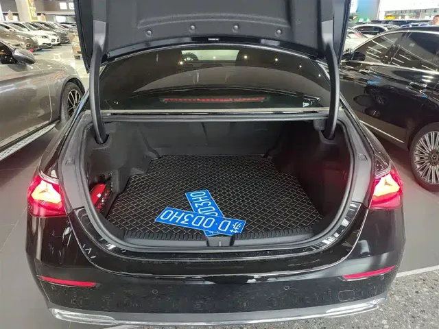 Mercedes-Benz E-Class — Фото автомобиля 14