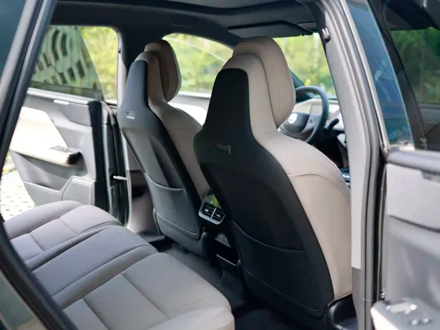 Volvo XC70 Plug-in Hybrid — Фото автомобиля 7