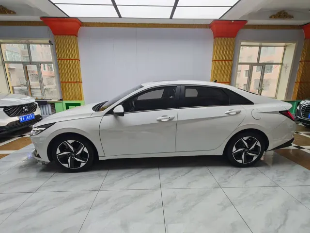 Hyundai Elantra — Фото автомобиля 11