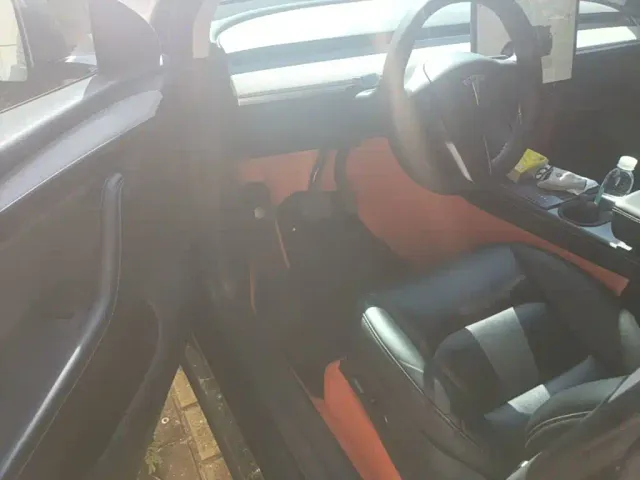 Tesla Model Y — Фото автомобиля 15