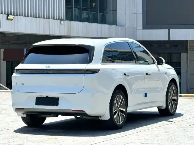 Li Auto L6 — Фото автомобиля 9