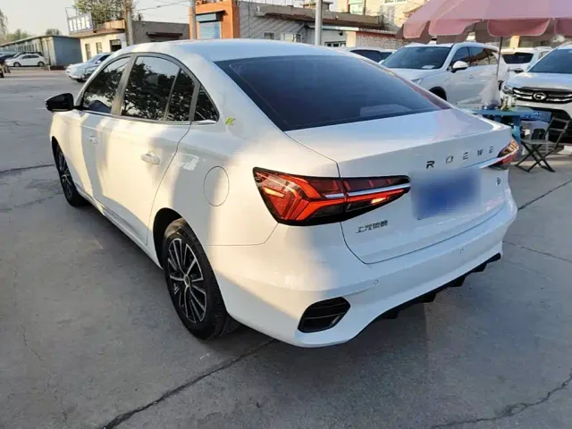 Roewe i5 — Фото автомобиля 4
