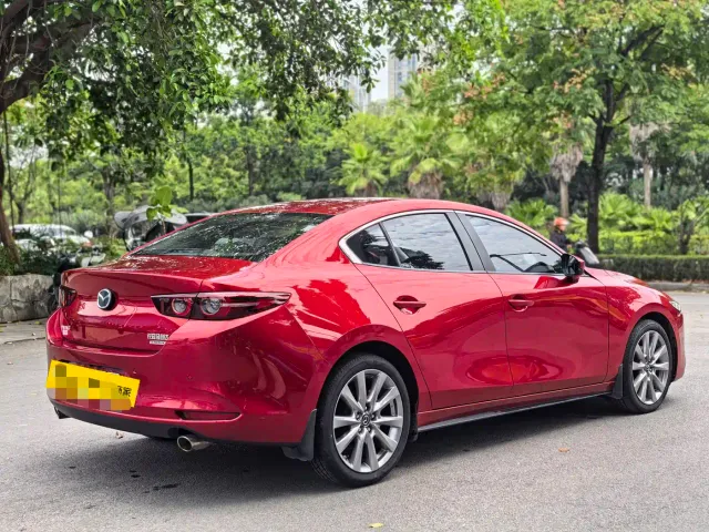 Mazda Axela — Фото автомобиля 8