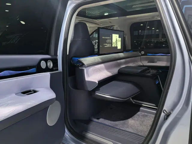 Lincoln Navigator One — Фото автомобиля 14