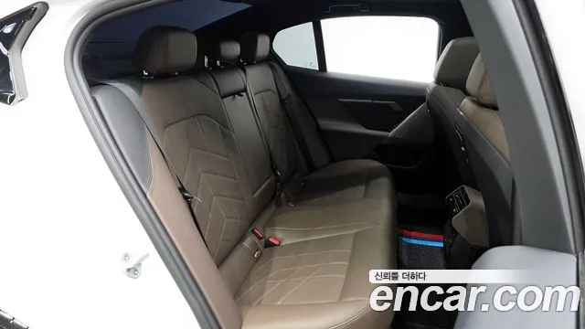 BMW 5-Series — Фото автомобиля 12