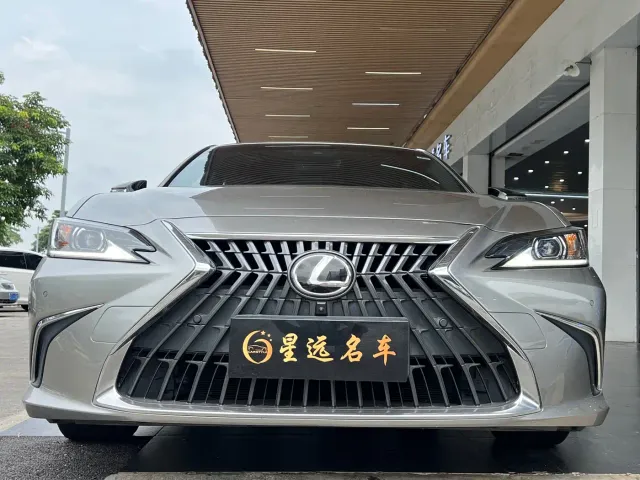 Lexus ES — Фото автомобиля 2