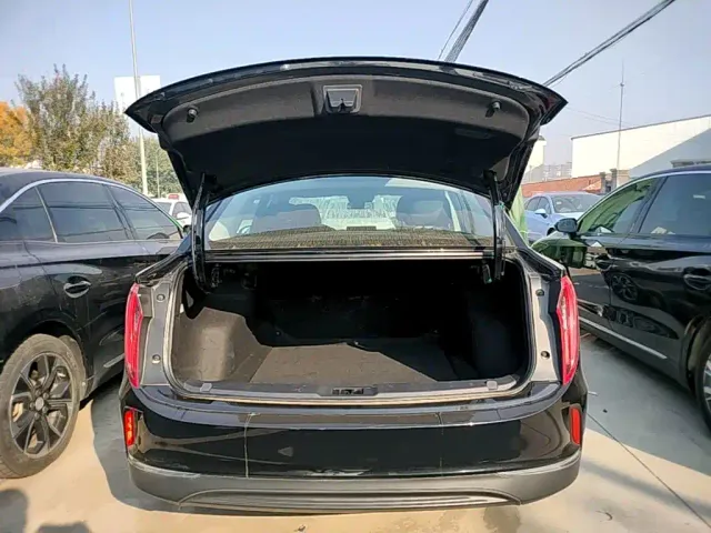 Hongqi E-QM5 — Фото автомобиля 18