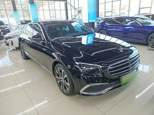 Mercedes-Benz E-Class — Фото автомобиля 3