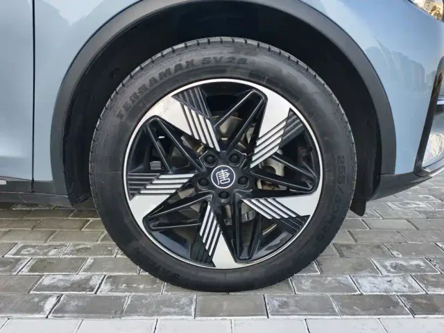BYD Tang — Фото автомобиля 6