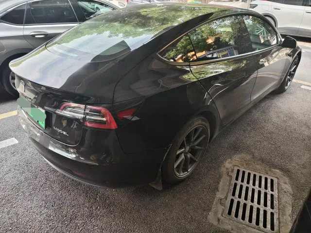 Tesla Model 3 — Фото автомобиля 12