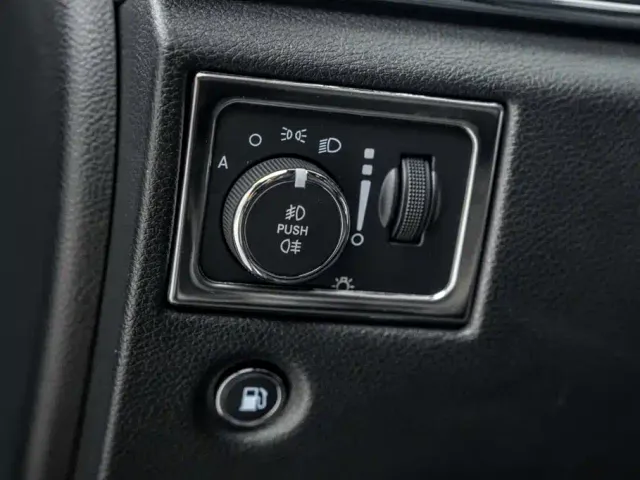 Jeep Grand Cherokee — Фото автомобиля 12