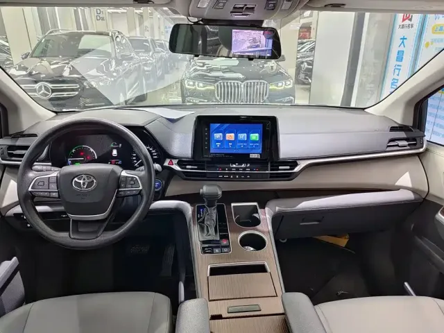 Toyota Granvia — Фото автомобиля 10