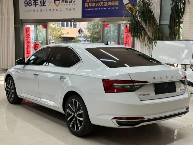 Skoda Superb — Фото автомобиля 6
