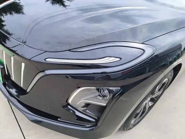 Hongqi E-QM5 — Фото автомобиля 23