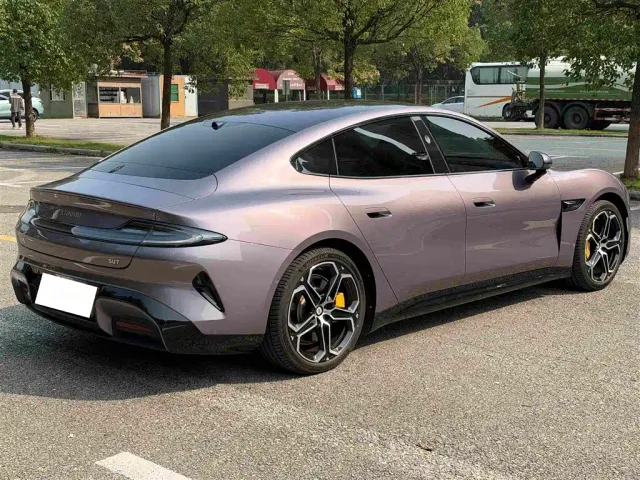 Xiaomi SU7 — Фото автомобиля 13