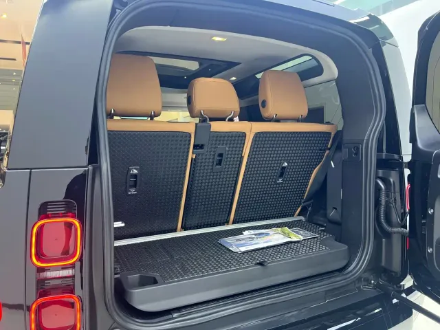 Land Rover Defender — Фото автомобиля 21