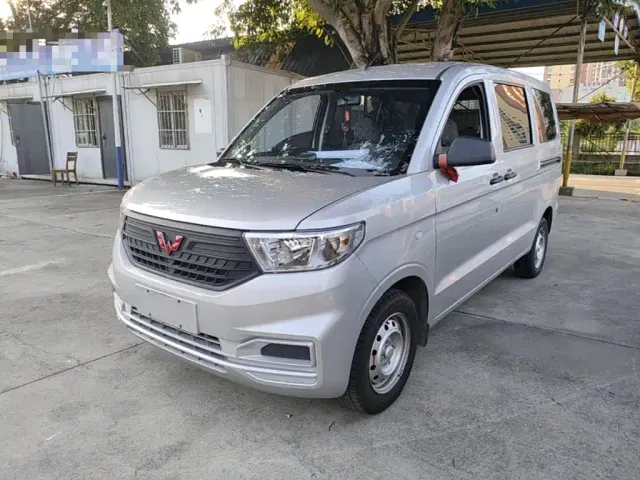 Фотография автомобиля — Wuling Hongguang V