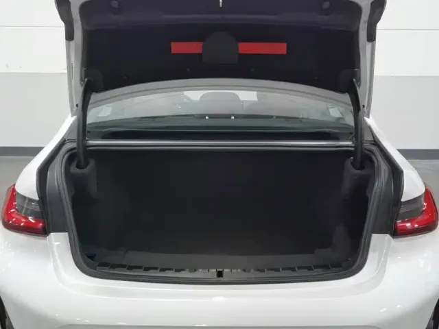 BMW 3 Series — Фото автомобиля 16